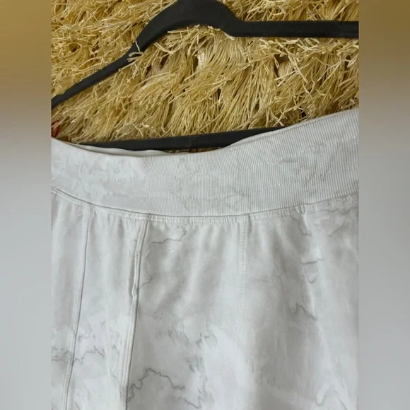 ✨PRISTINE EUC✨ Lululemon LA Sweat Pant 26" Watercolor Wash White / Stargaze- 10 - Picture 12 of 14